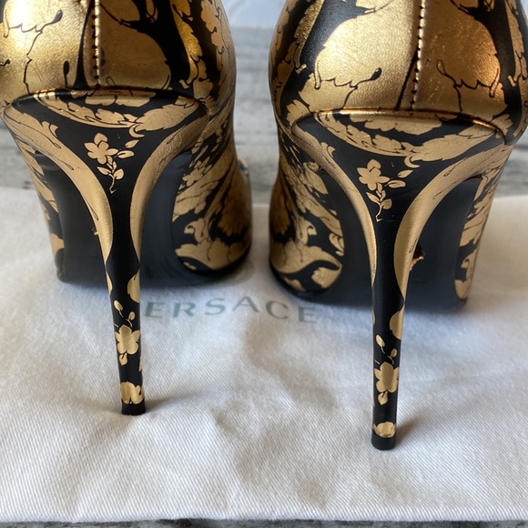 NWT Versace Barocco Print Leather Medusa Pointed Pumps - Picture 8 of 10